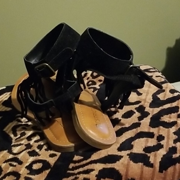 RESTRICTED - Picture 2 of 4